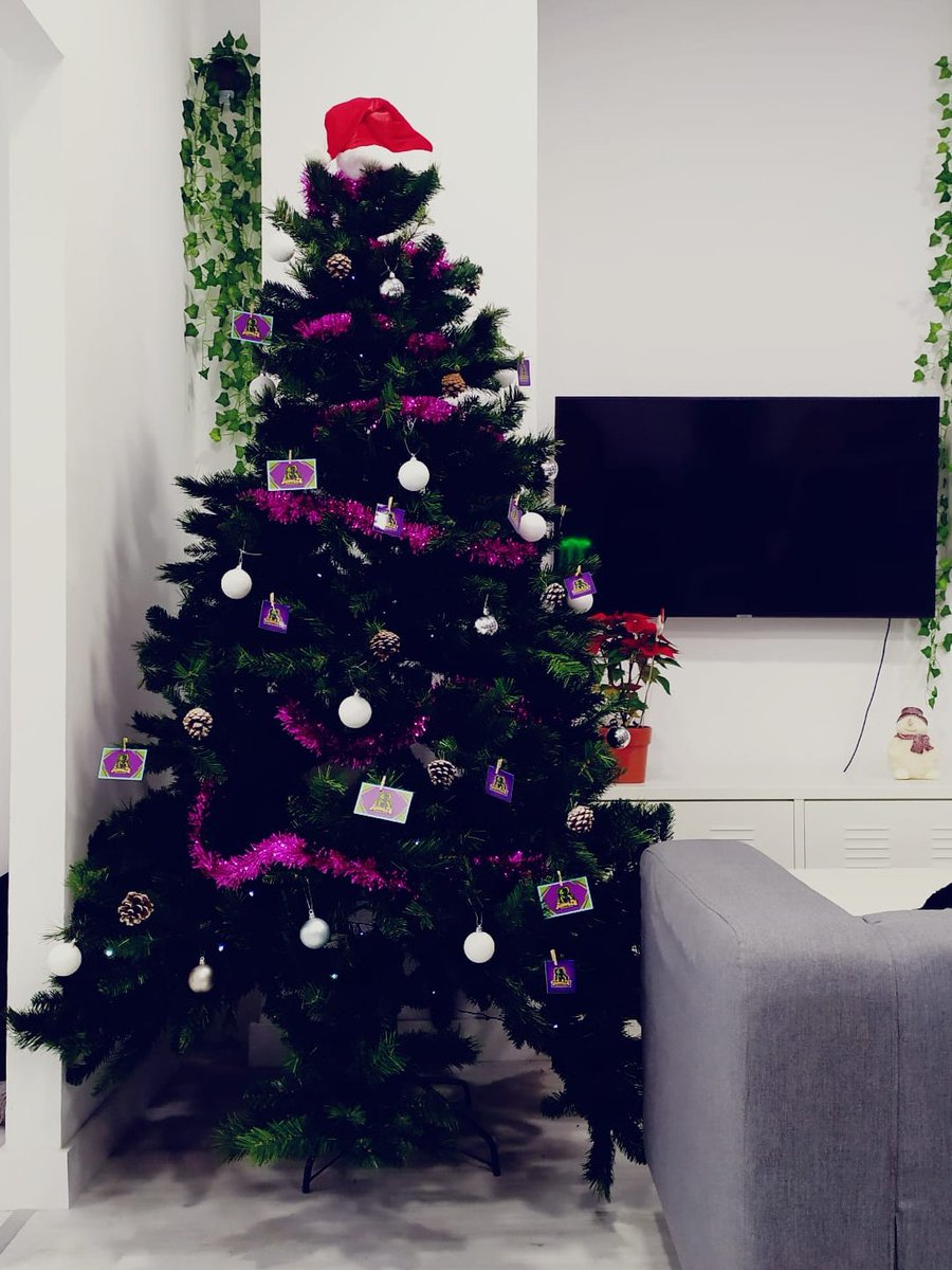 junglegcdali's tweet photo. Buenos días!! Hoy nos hemos levantado con ganas de montar el árbol de navidad🎄🎄 Se habrán portado bien nuestro jugadores?🤔🤔 Les esperara alguna sorpresa por navidad? Tu que opinas @junglegamingesp ?
Os deseamos unas felices fiestas 🎉😊😘 https://t.co/D31ZgP5Zmn