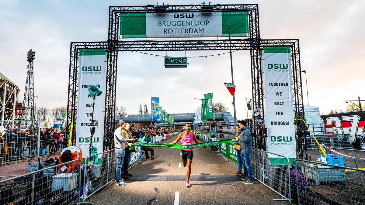 Last Sunday the DSW Bruggenloop Rotterdam took place. Unlimited Productions provided the Site Production for this sports event, commissioned by Golazo. Photo credits: Bart Hoogveld / Luka de Kruijf