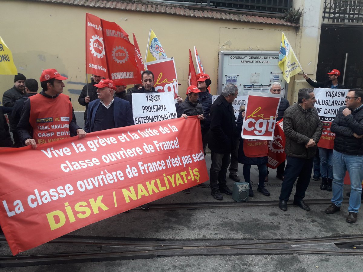 Fransa İşçi Sınıfı İle Dayanışma İçindeyiz
Fransa İstanbul Başkonsolosluğu Önünde Basın Açıklaması Yapıyoruz. Yaşasın Uluslararası Sınıf Dayanışması