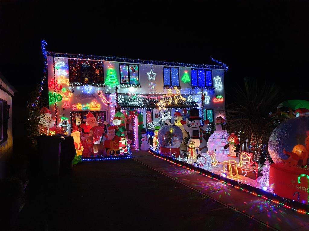 illumination_st's tweet photo. On the 3rd Day of #IlluminationStWeek, We want to help all our entries who are doing it for Charity. This entry from Charly in Devon, is raising money for Devon Air Ambulance.
https://t.co/vHFV7nNZiZ
What an magical way to raise money.
#IlluminationSt supported by @safestyle https://t.co/Q6YDllnOjK