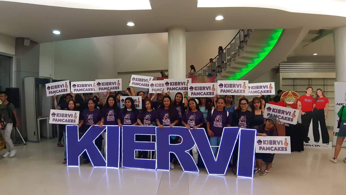 KierViOfficial's tweet photo. Our KV Team Live last night at #ABSCBNChristmasSpecial2019

@vivoree @hashtag_CK
#KierVi https://t.co/tFLtOBpeGo