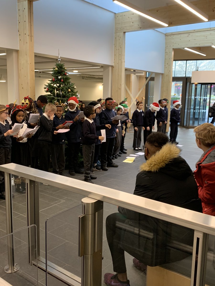 disrupt_sam's tweet photo. @CovUniLibrary come and enjoy the children from Spon Gate year 5 singing carols in the library this morning⛄️🎶🎵 https://t.co/l8tUu7KMKi