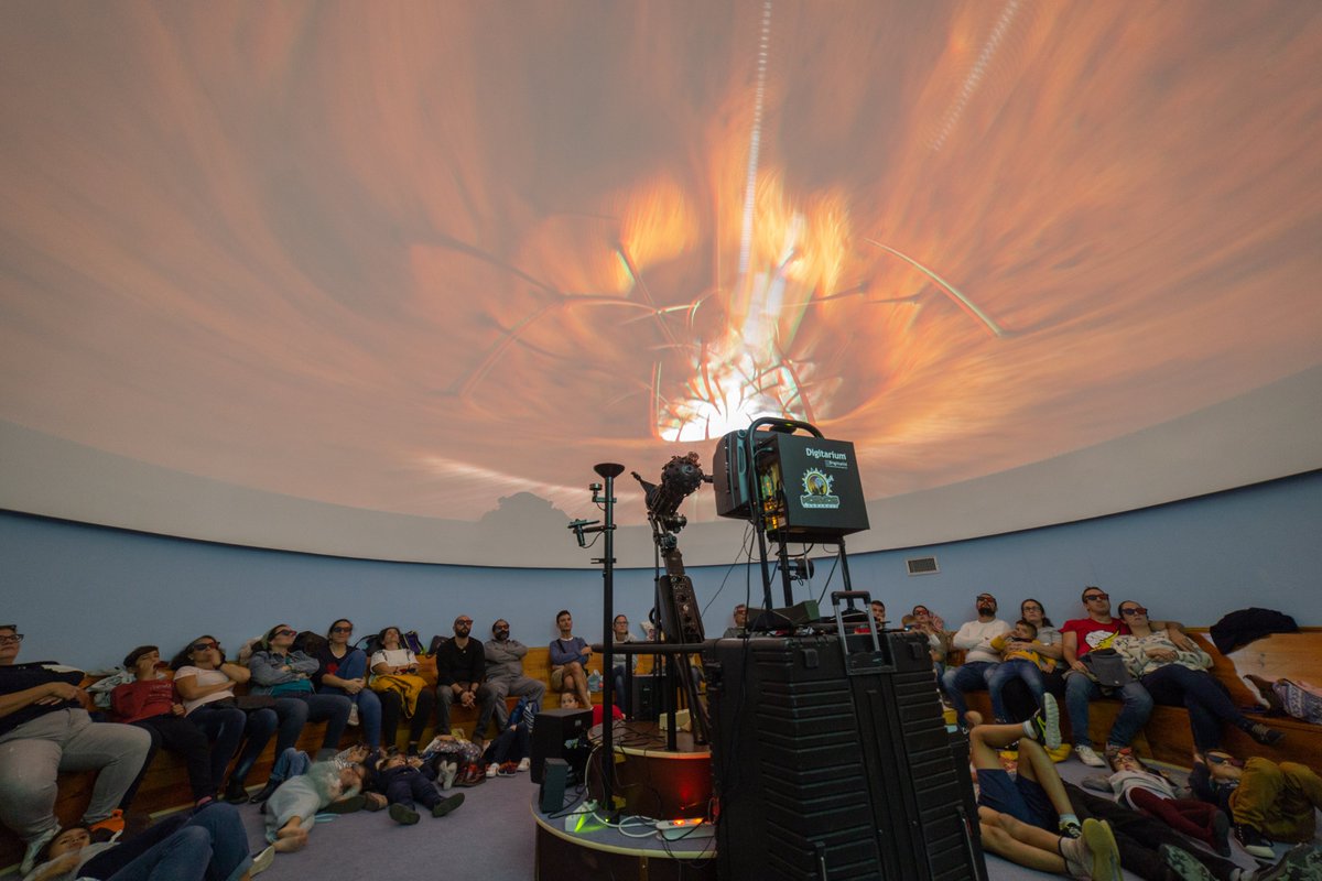 agenciaiisi's tweet photo. Más de 1.900 personas, principalmente familias, han asistido en noviembre al Festival de Lanzarote Chinijo´s Fulldome en 45 proyecciones celebradas dentro de las #SCIC19
En MULTIMEDIA de la web encontrarás más fotos de esta actividad https://t.co/tinRE8eOXS #esCIENCIAnomagia https://t.co/IJD7Cbvsov