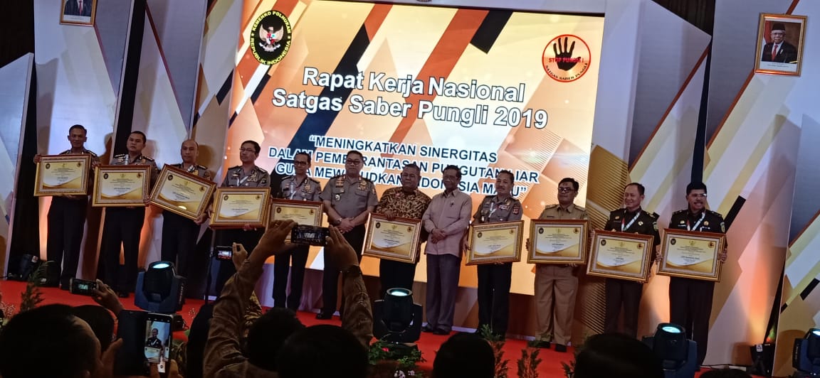 inspektorat_bkl's tweet photo. @inspektorat_bkl.UPP Saber Pungli Provinsi Bengkulu Mendapat 2 Penghargaan Sekaligus.Terbaik ke-3 untuk Pokja Yustisi &amp; Terbaik ke-3 Pokja Inteligen.
@mediacenterBKL 
@RMersyah 
@KPK_RI 
@poldabengkulu 
@HamkaSabri 
@herususantobpkp https://t.co/XyjdSNXJle