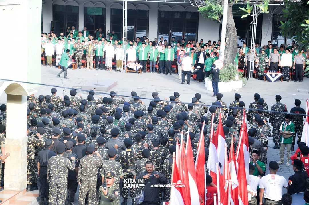 pondokkrapyak's tweet photo. #Banser 

"Semoga kecintaanmu thd Negeri ini, NU, dan kyai, membuatmu tetap tangguh dan kuat menghadapi segala macam tantangan dan rintangan."

#RakyatBersamaBanser
#KamiBersamaBanser
#BanserBersamaKyai https://t.co/v5PUSGASMs