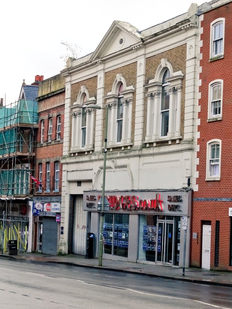 Firesnapper999's tweet photo. Again sad to see how local history is savaged by builders & planners, you can still spot original architecture😥 High Street #Aldershot #LocalHistory #WindowInTime https://t.co/qTy1Joh2Sq