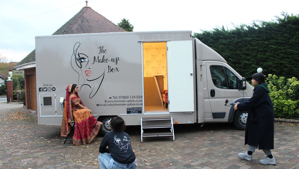 TheMakeupBoxO's tweet photo. Team work.
.
.
.
.
.

Behind the scenes - Think outside the BOX!!
.
.
.
@shairmakeupuk
#mua #makeup #makeupartist #themakeupbox #letsgetready #bts #behindthescenes #bronzebeauty #glam #dreambig #workhard #makeupjunkie #nars #narscomestics #letsplaymakeup #studioatyourdoor https://t.co/Xd0YZF8Zn3