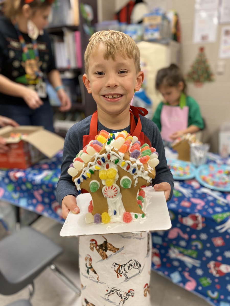 Thankful for this sweet time spent with our carnival silent auction winners! 🐻 ❤️🍪 <a href="/HumbleISD_MBE/">Maplebrook Elem</a> #mbebears2020 #mbeisfamily #BeTheLight