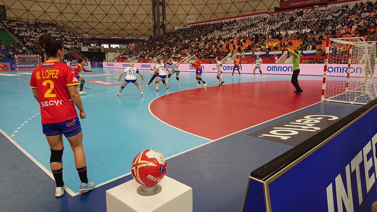 rushandball's tweet photo. Анна Седойкина - наши ворота на замке
#ESPRUS - 5:10
Ведем игру
#зазолотоммира #Japan2019 https://t.co/fQ83oorZob