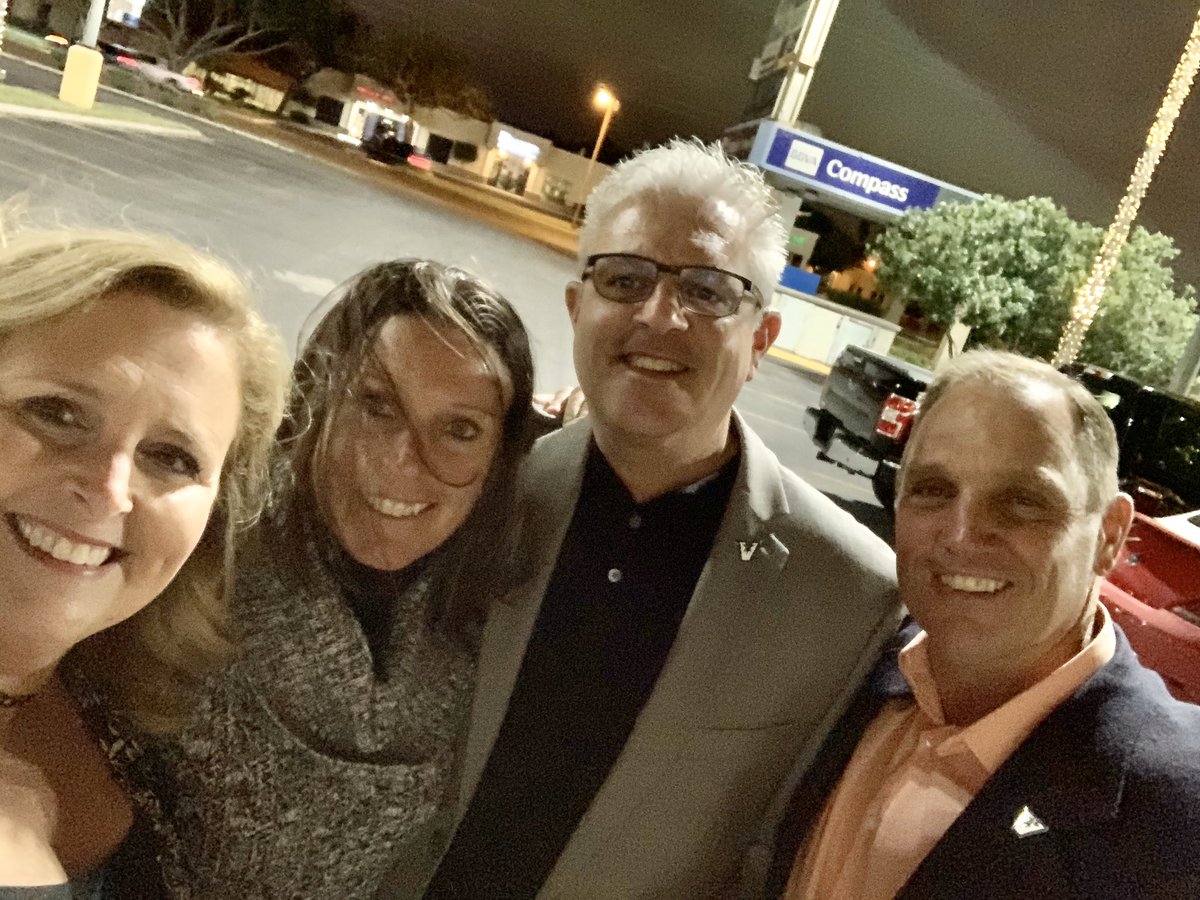 🧡🧡🧡<a href="/UTRGVhoops/">Lane Lord</a> &amp; Stacy!⚾️🌴🏀🌴 #utrgvfamily