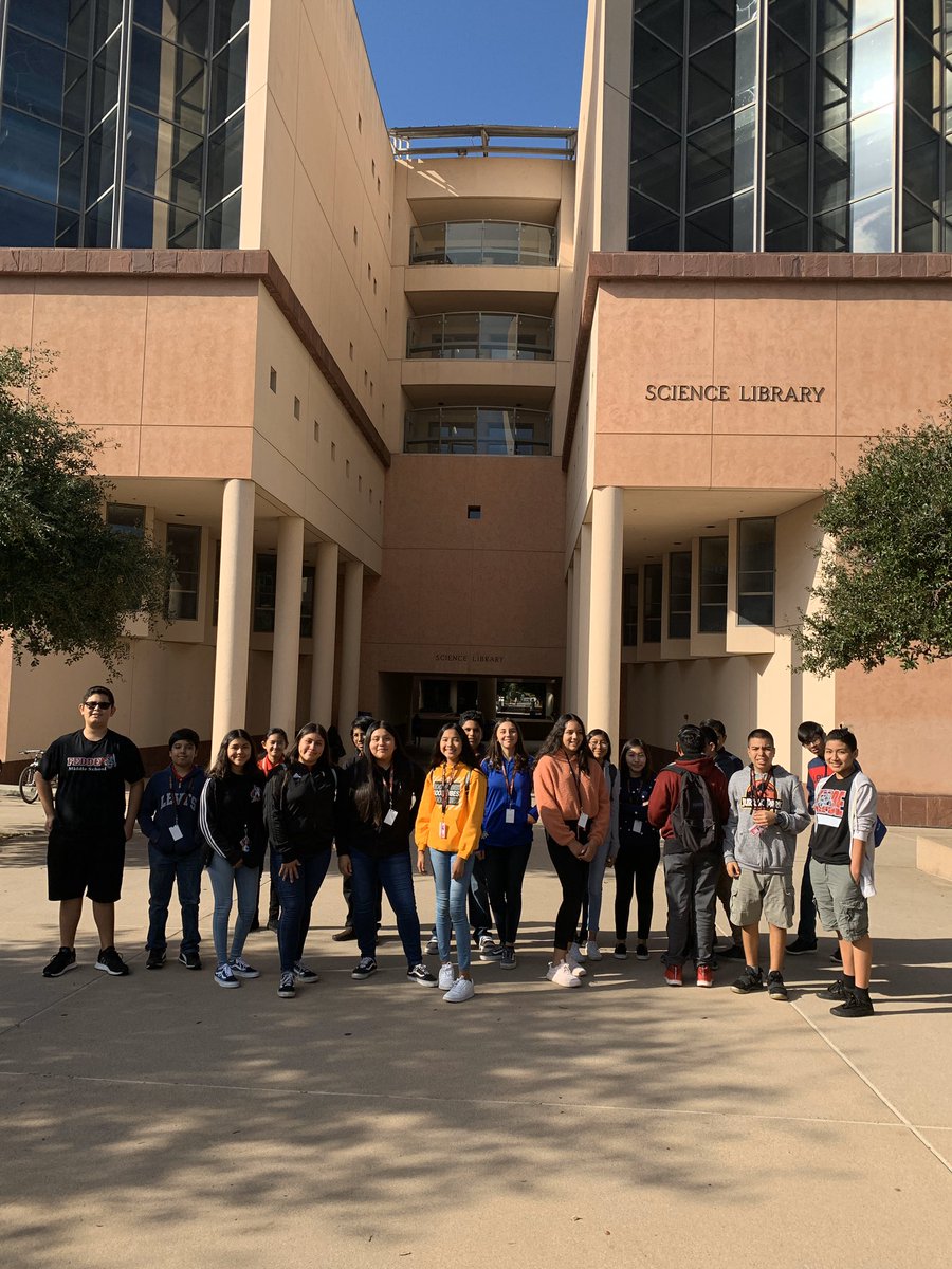 MsGomez_2010's tweet photo. Our Fedde Global Scholars visited UC Irvine and CSU Fullerton this week with a special tour of campus housing! Thank you to the awesome @UCIrvine and @csuf staff for their time and giving our students access to see such amazing institutions of higher education 😊🤗💕 https://t.co/17673sCJSS