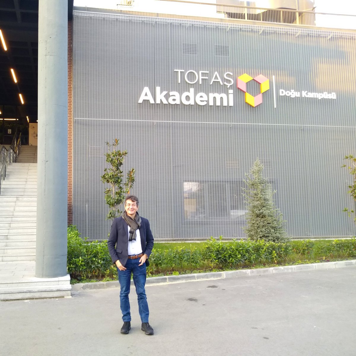 Khosann's tweet image. Günaydın! Bugün #Tofaş 
@tofasakademi #gotech19&apos;dayım. Yalın üretim, yalın kalite yönetimi, #IoT ile sürdürülebilir yenileşim-yönetişim ve #dijitaldönüşüm anlatacağım. 👈😎