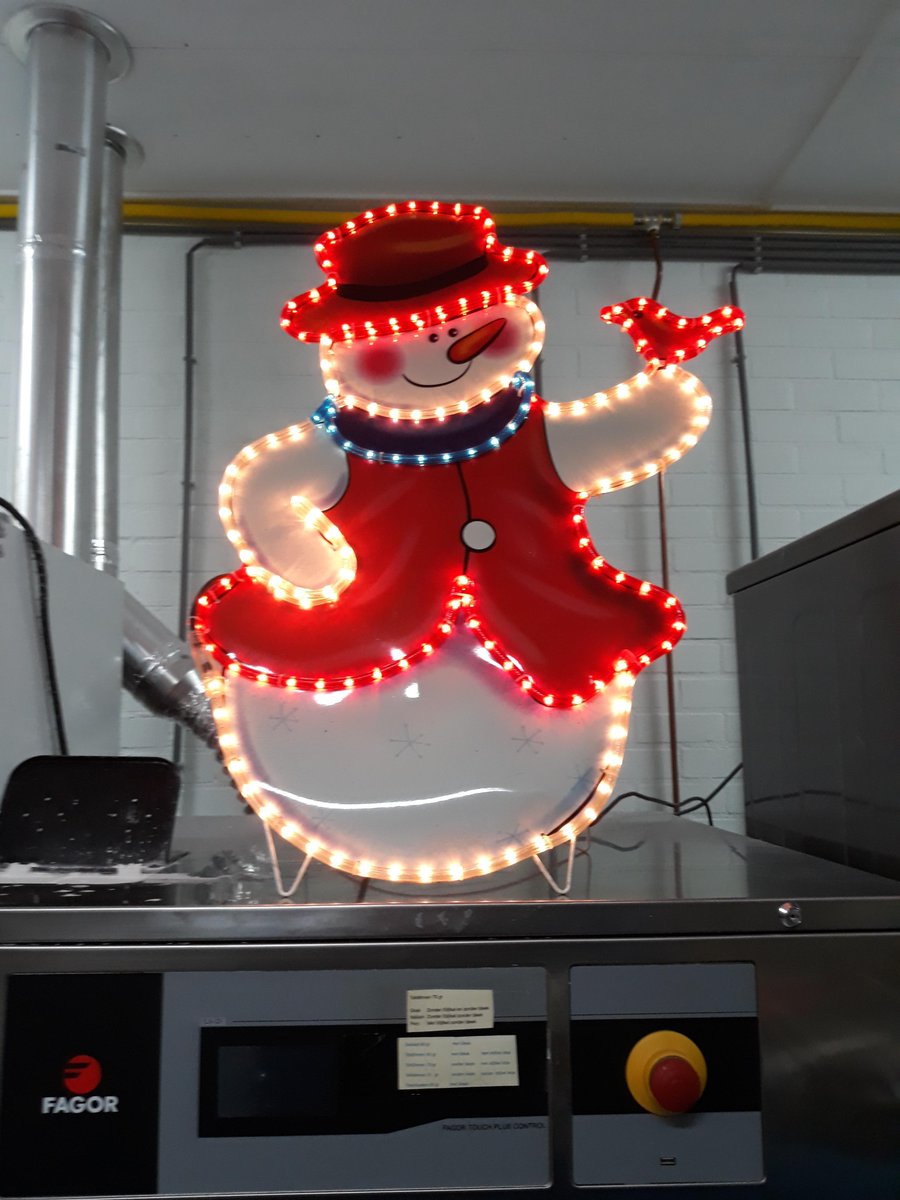 Goedemorgen, de WasTas heeft een nieuwe collega...HoHoHo, helemaal klaar voor de Kerst. Komt u ook 19 december? Vanaf 16:00 gezellig met de kerstman op de foto.