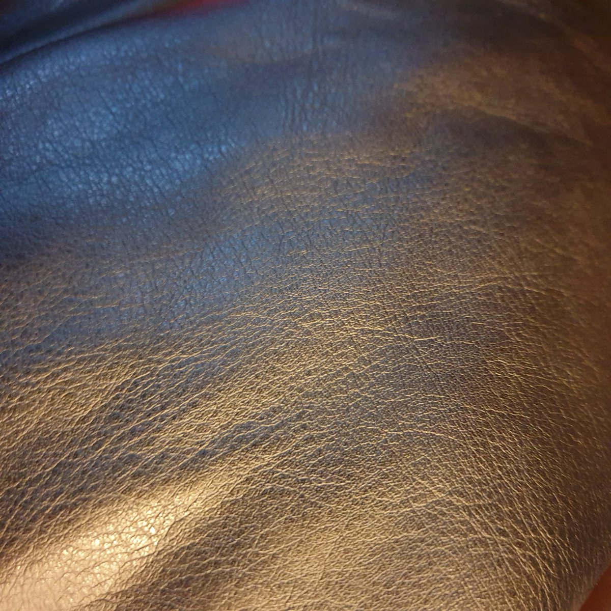 jumperjacket1's tweet photo. 차례로 국내제작시 사용되는 레자 원단, 해외제작시 사용되는 레자 원단입니다. https://t.co/UxztcPG7Pk