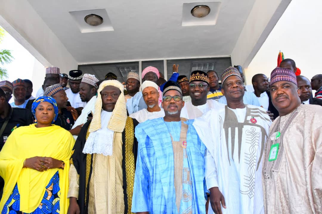 HKauran's tweet photo. Executive Governor,Bauchi State.
On 10th Day of December, 2019
HE @SenBalaMohammed presented the 2020 Proposed Budget of Over 167 billion Naira to Bauchi state House of Assembly. The Budget is tagged " Renewal of Hope Budget. https://t.co/h4kYan6BDh