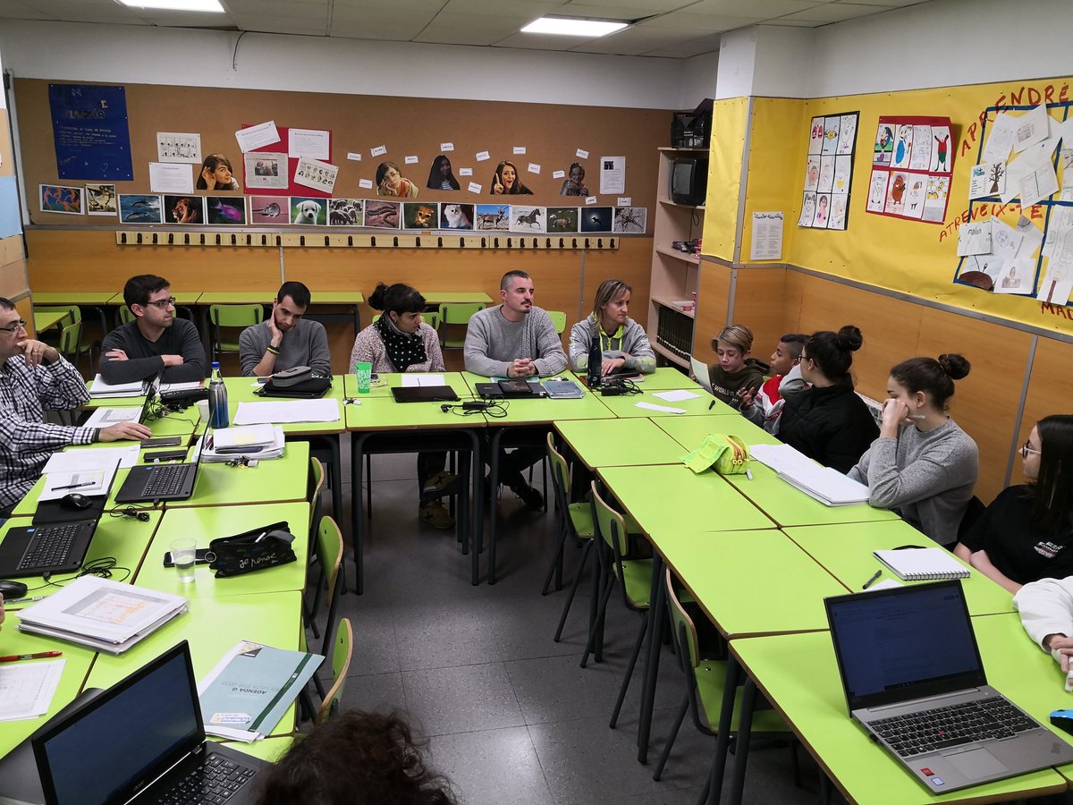 FEPSantRamon's tweet photo. Ahir 1a sessió d'avaluació del cues. Alumnat i professorat valoren conjuntament el curs i es proposen objectius conjunts per al 2n trimestre #lescolaquevolem #lescolaqueapren #compartim #cocreem https://t.co/1Vm4N6tiRf