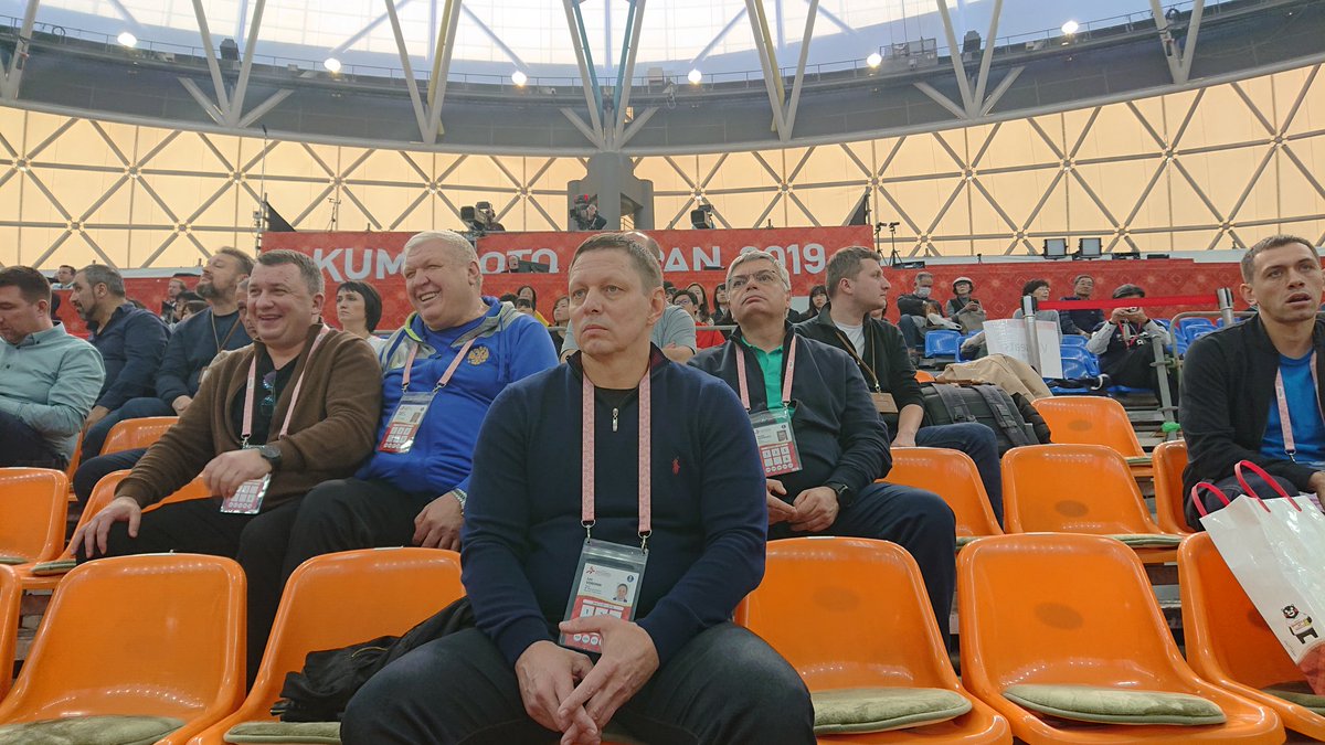 rushandball's tweet photo. Гендиректор "Ростов - Дона" Антон Ревенко усилил группу поддержки Федерации гандбола России
#ESPRUS - 16:25
#зазолотоммира #Japan2019 https://t.co/brnUq1d9qT