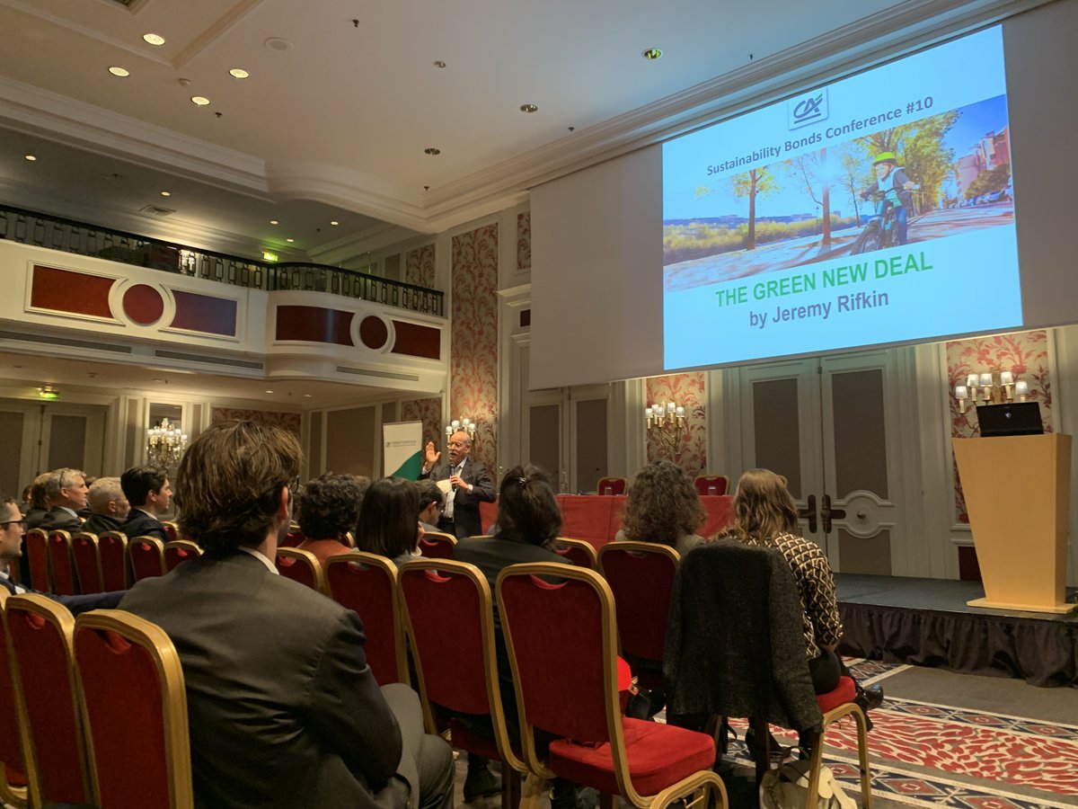 Jeremy Rifkiniltä inspiroiva esitys CA:n #ESG velkakirja #sijoittaminen-konffassa. Tulevaisuuden kiinteistöistä energiatehokkaita latauspisteitä, minivoimaloita ja logistiikkakeskuksia yhtäaikaa 🏣 Tarvitaan lisää investointeja älytaloihin! ->lisää #sustainability sijoituksia💲!