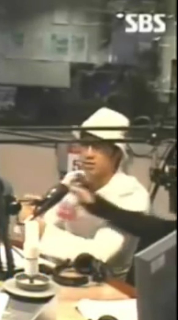 chuchukids's tweet image. いきなりですが…まだ二人復活間際、ユノがチャンミンの姿見えないと探すって、何かのレポだったか❔そんな記事があったような…あの頃チャンミンが安定剤だったのかもしれないな。ボンド事件直後はチャンミンが少し飲んでからユノにドリンク渡してたし。支えあってここまで来たんだな…
#FNS東方神起