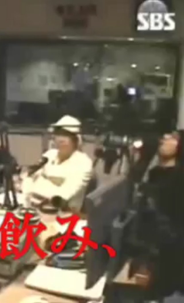 chuchukids's tweet image. いきなりですが…まだ二人復活間際、ユノがチャンミンの姿見えないと探すって、何かのレポだったか❔そんな記事があったような…あの頃チャンミンが安定剤だったのかもしれないな。ボンド事件直後はチャンミンが少し飲んでからユノにドリンク渡してたし。支えあってここまで来たんだな…
#FNS東方神起