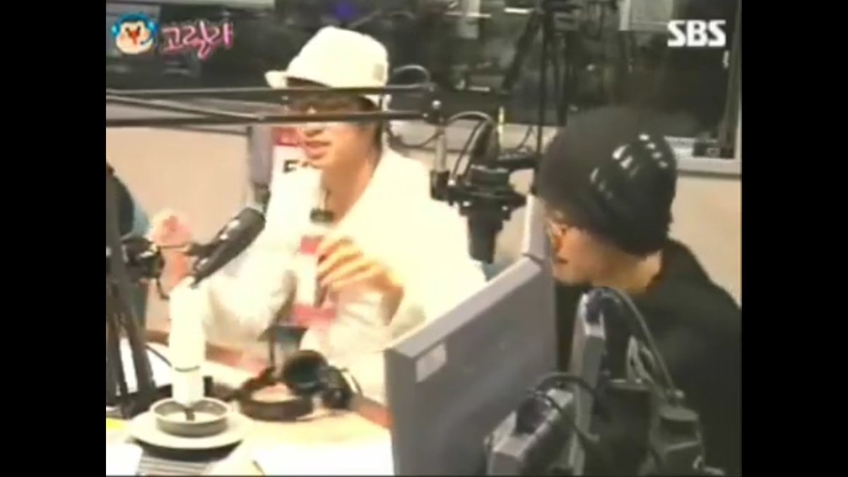 chuchukids's tweet image. いきなりですが…まだ二人復活間際、ユノがチャンミンの姿見えないと探すって、何かのレポだったか❔そんな記事があったような…あの頃チャンミンが安定剤だったのかもしれないな。ボンド事件直後はチャンミンが少し飲んでからユノにドリンク渡してたし。支えあってここまで来たんだな…
#FNS東方神起