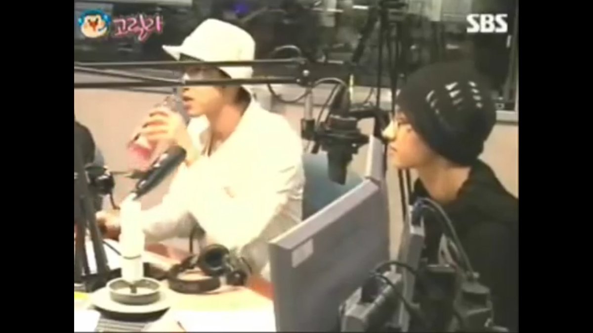 chuchukids's tweet image. いきなりですが…まだ二人復活間際、ユノがチャンミンの姿見えないと探すって、何かのレポだったか❔そんな記事があったような…あの頃チャンミンが安定剤だったのかもしれないな。ボンド事件直後はチャンミンが少し飲んでからユノにドリンク渡してたし。支えあってここまで来たんだな…
#FNS東方神起