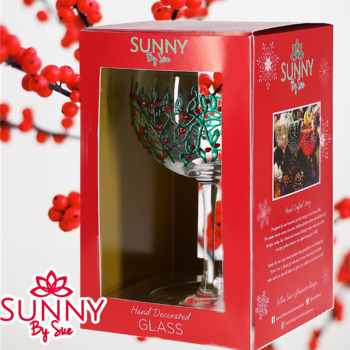 sjc_cunningham's tweet image. Our new Red berries gin glasses are available now and make a great Christmas gift! Order online now for Chris delivery sunnybysue.com ❤️❤️ #ginglasses #redberries #christmasgin #ginglasses #paintedglasses #ginoclock #gingift #earlybiz #womaninbiz #SBS