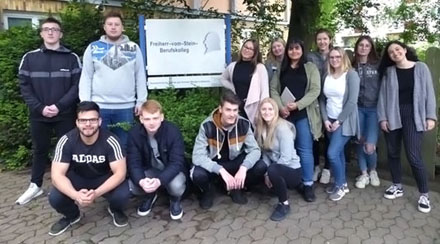 fvsbk's tweet photo. @fvsbk und @eTwinning_DE. Das @fvsbk ist gleich für zwei europäische Schulprojekte ausgezeichnet worden. Es erhielt für „eWalking“ und „¡Adelante - Los geht's!“ jeweils ein eTwinning-Qualitätssiegel 2019 für beispielhafte Internetprojekte. https://t.co/qL9QRThO5S https://t.co/aj8BvG4rk0