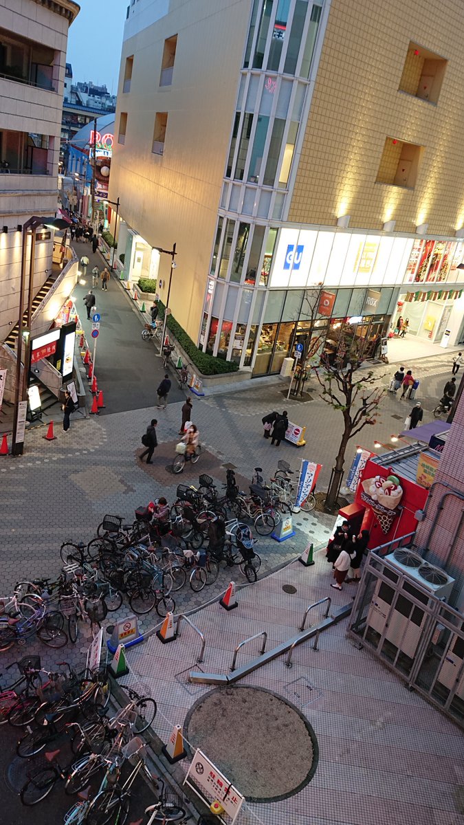 パンドラ浅草店 今の浅草ブロードウェイです 気温は15度 天気は曇りです 風も少なく体感温度もあったかいですね ご来店お待ちしております 浅草 定点観測 パンドラ パチンコ スロット