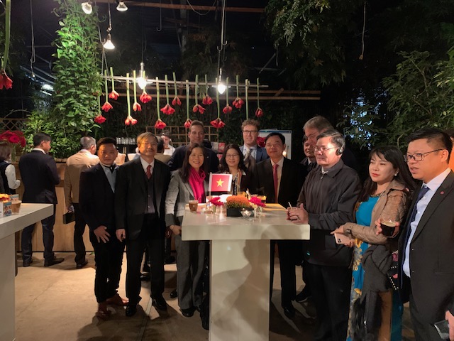 bertineschieven's tweet photo. It was a real honor to host minister Cuong from Vietnam and explain to him and his delegation about the cooperative sector in Netherlands, and to give the delegation recommendations how to bring the cooperative sector in Vietnam to the next level. @AgroVietnam @Agriterra https://t.co/4sdFx92Bhc