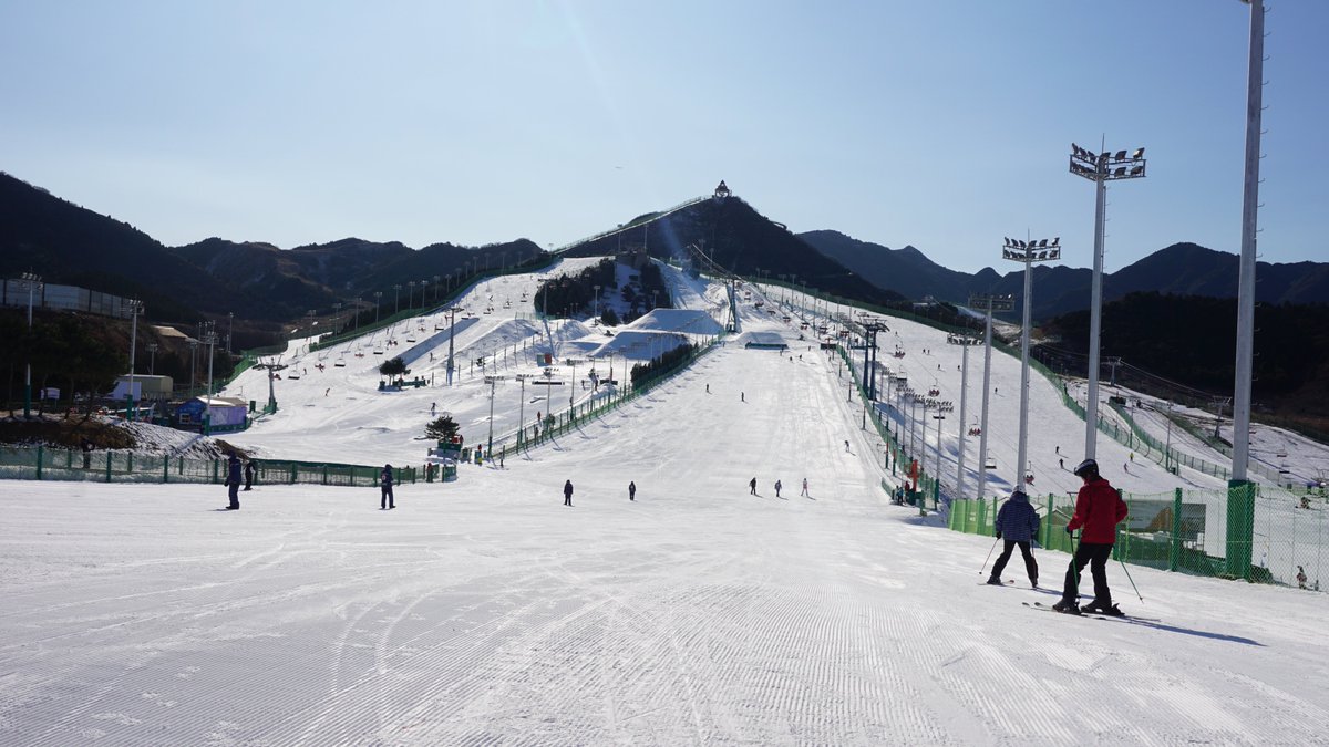 VisitBeijingcn's tweet photo. Beijing's northeastern Miyun District and northern Hebei Province's Luanping County launched winter events to warm up traveler experience. 🎿 The ski season has officially begun! These pics were taken at 📍Beijing Nanshan Ski Village and 📍Yunfoshan Ski Resort. #BeActiveBeijing https://t.co/nIzT7OibWz