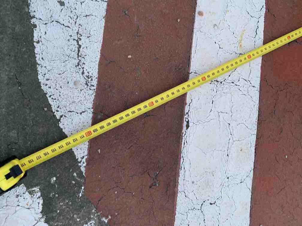 <a href="/zaragoza_es/">AyuntamientoZaragoza</a> <a href="/policiazaragoza/">Policía Zaragoza</a> <a href="/ZGZDenuncia/">Zaragoza Denuncia</a> <a href="/ZGZenbici/">Zaragoza en Bici</a> <a href="/Bicicleto_ZGZ/">ⓑιcιcletⓞ</a> <a href="/ZgzEndosruedas/">Zaragoza EnDosRuedas</a> <a href="/zgzciudadana/">Zaragoza Ciudadana</a> <a href="/SoydeZaragoza/">Soy de Zaragoza</a> <a href="/heraldoes/">Heraldo de Aragón</a> <a href="/aragonradio/">Aragón Radio</a> <a href="/Zgz_Ciudad/">Zaragoza Ciudad</a> <a href="/CH_Ebro/">Confederación Hidrográfica del Ebro</a> Nuevamente el sistema de quejas del <a href="/zaragoza_es/">AyuntamientoZaragoza</a> - bit.ly/2qIbEqP
Ahora son las medidas del circulo en el suelo, dicen que son 1,50, cuando en el mejor de los casos es 1,20
<a href="/zaragoza_es/">AyuntamientoZaragoza</a> <a href="/heraldoes/">Heraldo de Aragón</a>  <a href="/ZGZDenuncia/">Zaragoza Denuncia</a>
<a href="/ZGZenbici/">Zaragoza en Bici</a> <a href="/Bicicleto_ZGZ/">ⓑιcιcletⓞ</a> <a href="/ZgzEndosruedas/">Zaragoza EnDosRuedas</a> 
<a href="/aragonradio/">Aragón Radio</a>