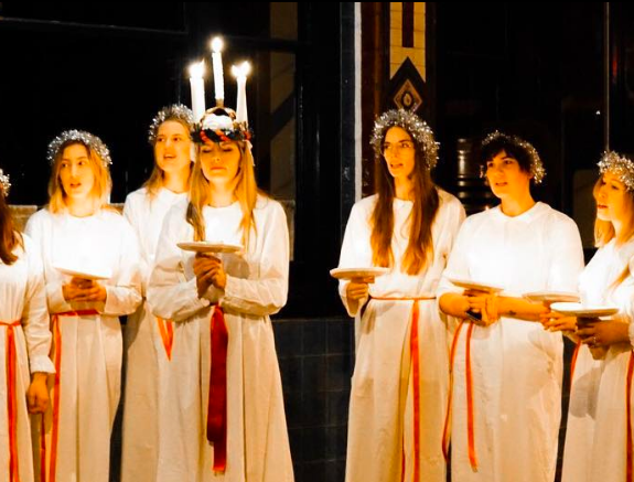 putneyexchange's tweet photo. Tomorrow night, join us in the centre for the annual celebration of St Lucia, the Festival of Light. 5pm-5:30pm Dec 12th. Organised by Blabar, Lacy road who celebrate this Swedish festival with a candle lit procession. #blabar #festivaloflight #stlucia #putney #wandsworth #sw15 https://t.co/1ypEm07jzD