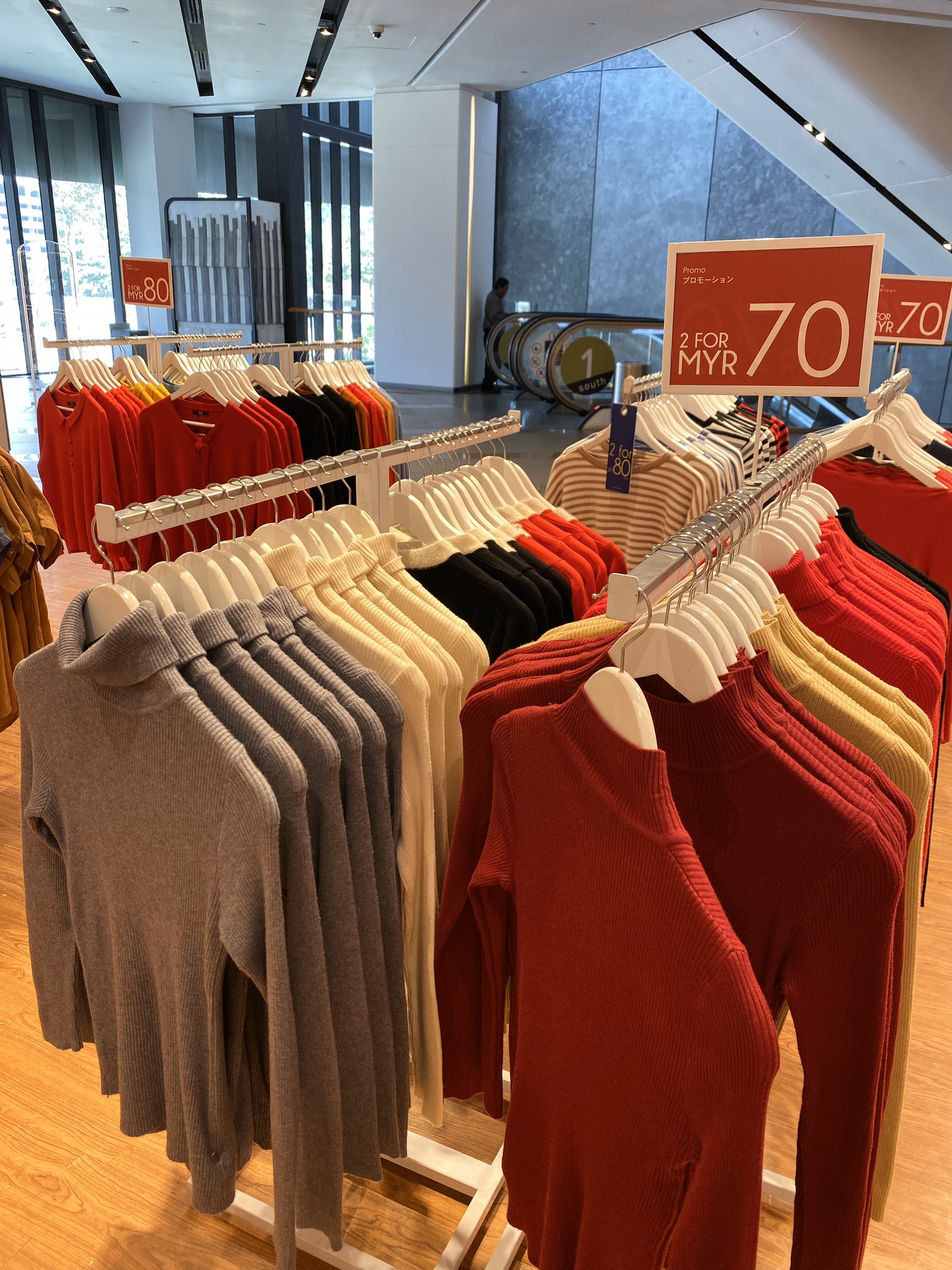 uniqlo melawati mall