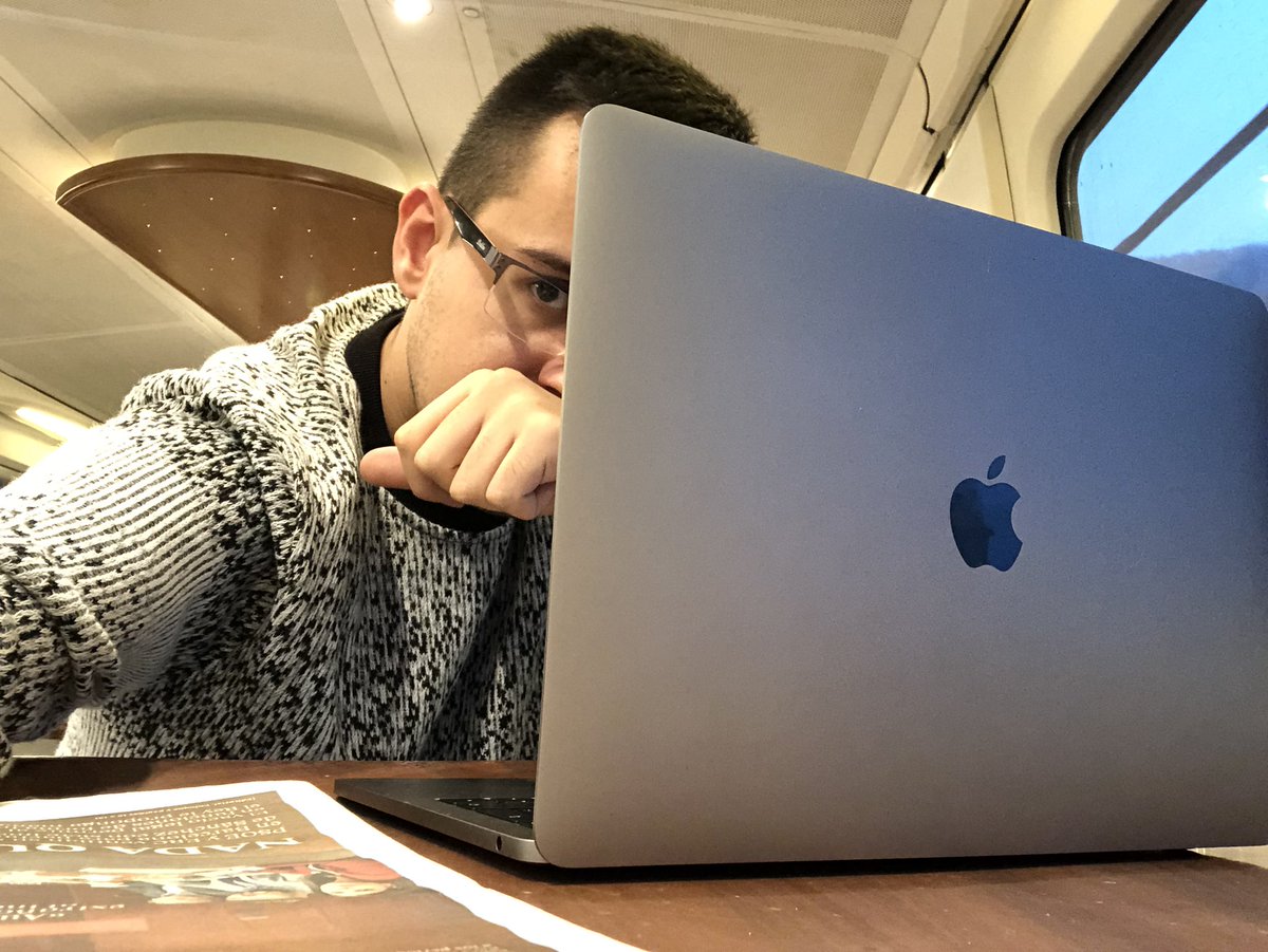 Graphical tweet media