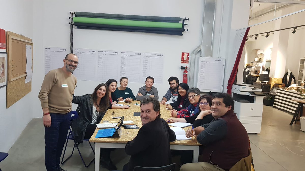 OficinaVerdeUZ's tweet photo. Ayer asistimos al encuentro de "Las Zaragozas", aportando nuestro granito de arena en el debate sobre el ODS12 Producción y consumo responsable, junto a otras entidades sociales.
#unizar #ComprometidosODS #ODS12 #LasZaragozas https://t.co/OCvLPiFrD9