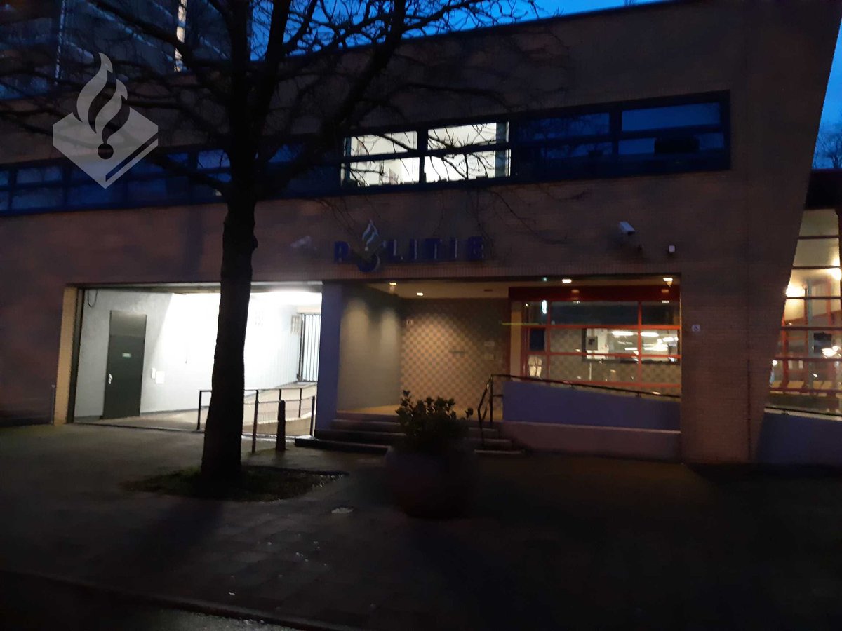 WA_Vrederust's tweet photo. Goedemorgen.
Vanochtend hebben we de basisschool #DeSpringplank bezocht en daarna de briefing bijgewoond op @PolBerestein. Afgelopen 24 uur zijn er geen heftige incidenten geweest in de #VreedzameWijk #Vrederust.
Fijne dag iedereen! https://t.co/pCD0dDGpIj