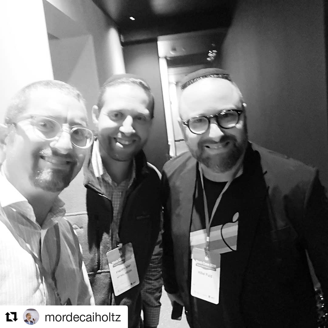 MyrajMedia's tweet photo. You know it's going to be a great day when you start with a meeting of the minds (in other news I need a new phone) #nextcase3 #socialmedia
・・・
@HilzFuld
From @mordecaiholtz https://t.co/ez2aAjFPCu
