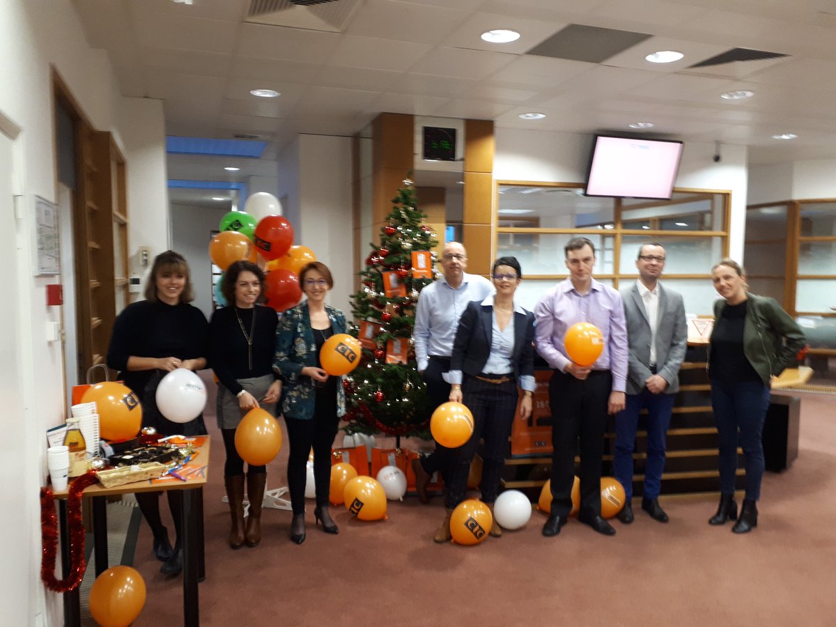 monneraye3's tweet photo. #CICOuest La Team de Vannes aux couleurs de la téléphonie pour accueillir nos clients et parler de notre offre Promo de noël 200Go...Venez nous voir 
 #CICOuestvannes https://t.co/PlfBKJZdyC