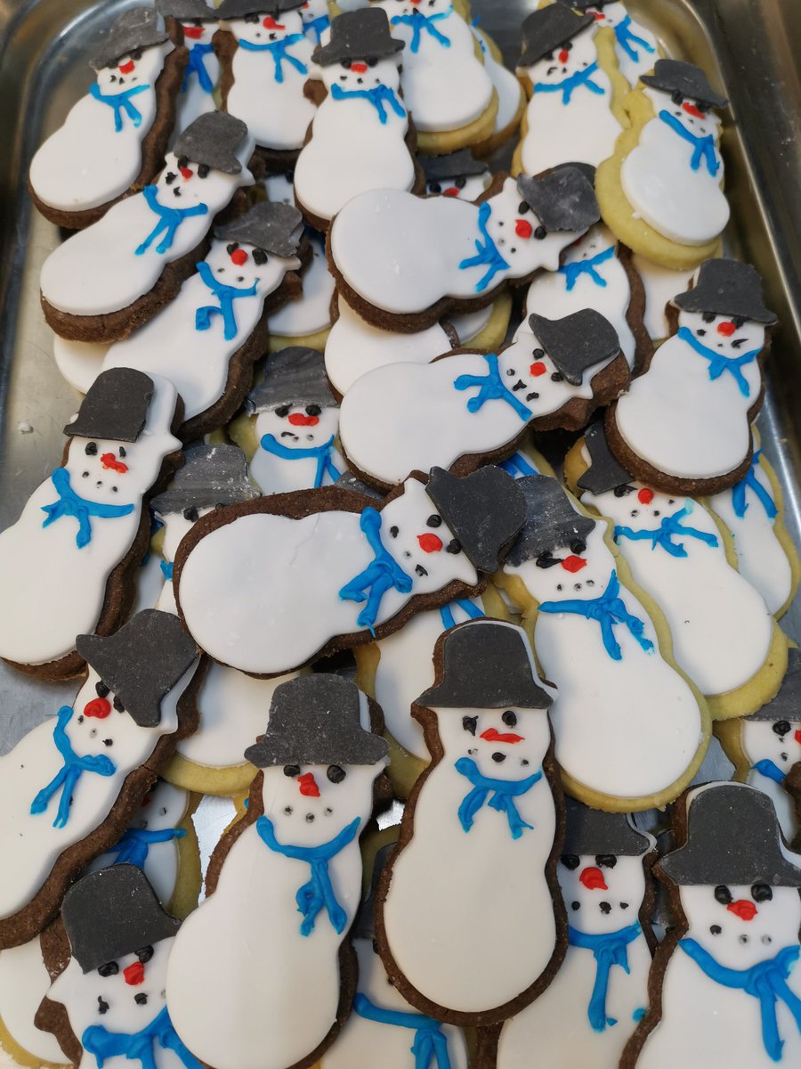 LittleSuttonCoE's tweet photo. Mrs Hamer (the legend) has been at it again: amazing treats await the children on Christmas Dinner Day 2019.  #getinmytum #schooldinners #christmascookies @EdsentialUK https://t.co/e851IomXCP