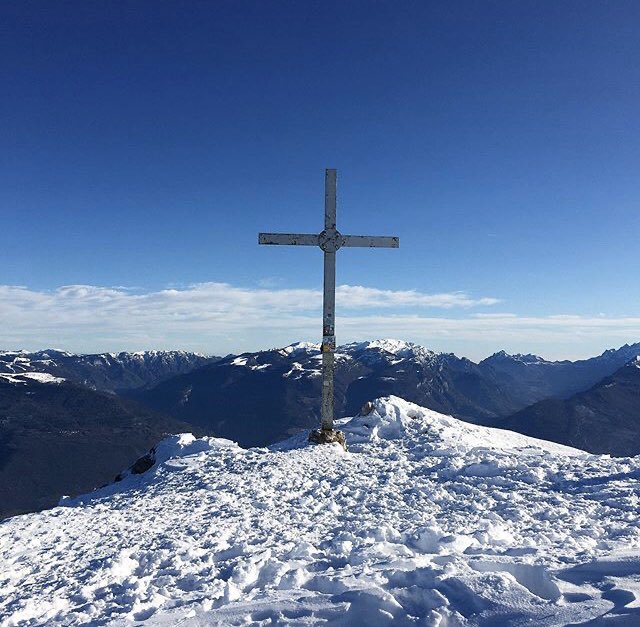 Benedetta_Cip's tweet photo. In questi giorni assisto mia madre reduce da un ictus....e apprendo che la vecchiaia non è una cosa “vecchia”ma “nuova” dove la vita si trasforma ...impari di nuovo a camminare,a parlare,a mangiare da solo ...sento L ‘ Amore ...quello vero ...la Croce che mi sorregge 
Buongiorno https://t.co/TMi5nAXact