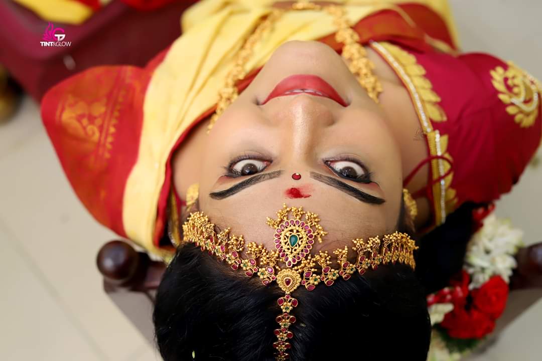 TintandGlow's tweet photo. Mukurtham makeover
BarathiPreethi mua
Forbooking 6380017688/9789318682
#weddinghairstyle #bridalmakeover #makeupartistchennai #weddinginspiration   #southindianbride  #bridesoftamilnadu #makeupartist  #bridallook #bridehairdo #makeupforever #traditionallook #tintglow https://t.co/dPGqsXyFLy