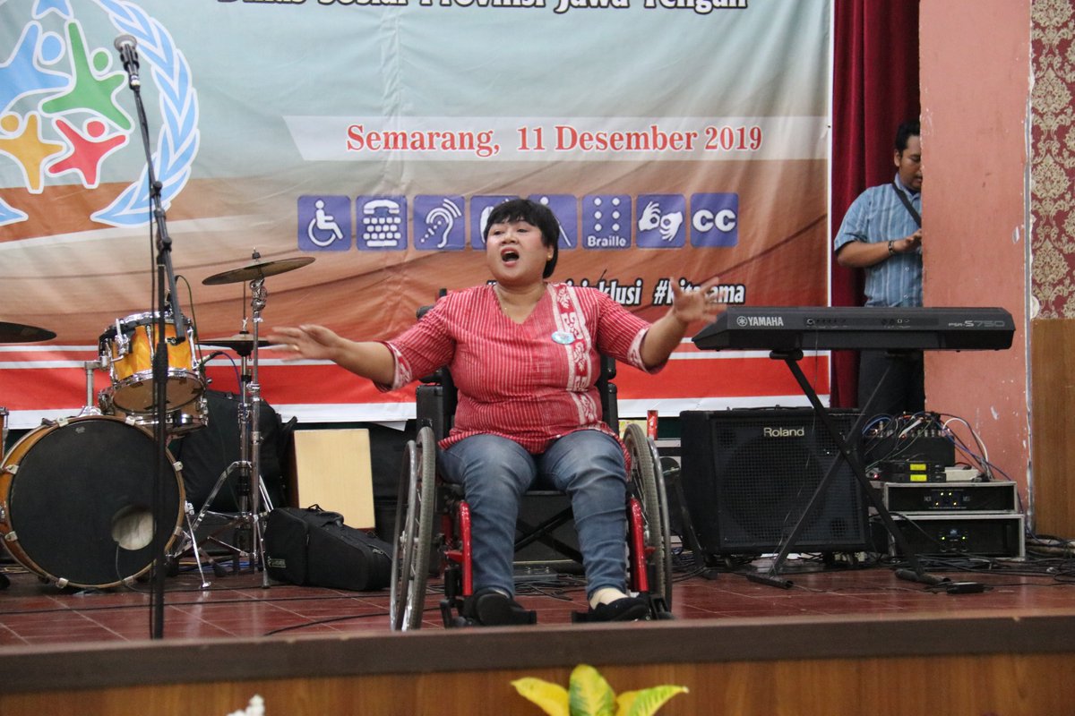 Disabilitas di Jawa Tengah mandiri, Kegiatan HDI 2019 di gedung wanita semarang mulai dari mc, pembaca doa, pembaca ikrar, penampilan dan dirijen lagu kebangsaan di laksanakan oleh para disabilitas hebat Jawa Tengah#kitasama #indonesiainklusi
