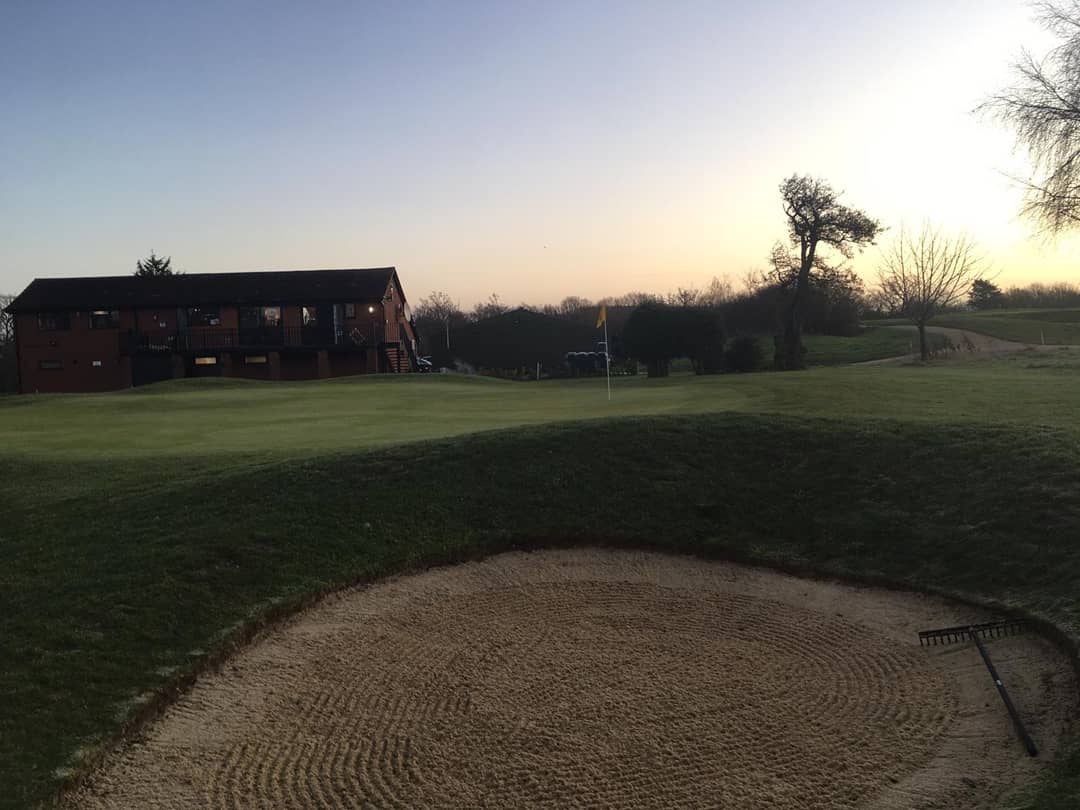 greenkeeperscgc's tweet photo. A crisp but calm start today. 

#sunrise #humpday🐪 #greenkeeping https://t.co/6XXdOsmJAa