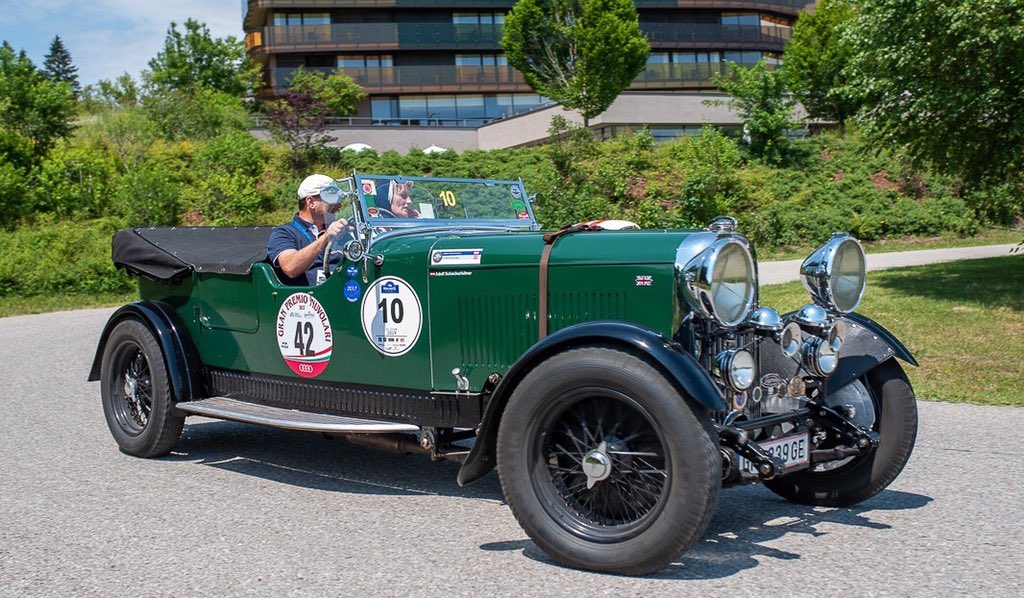 Lagonda bei der Ennstal: Ein Fluß gab den Namen

Adolf und Michaela Schacherleitner aus Weyregg am Attersee, bringen einen wunderbaren Exoten an den Start der Ennstal-Classic: einen 3 Liter Lagonda Tourer aus dem Jahre 1933 mit 140 PS.

#ennstalclassic #langonda #oldcars