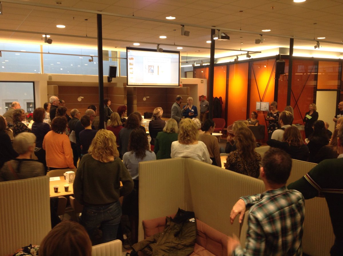 seriousambt's tweet photo. De opdrachtgevers pitchen nu stuk voor stuk hun opdracht voor @seriousambt. Hier pitcht de opdrachtgever @GemHHW en @GemLdijk. #9eSA ^MS https://t.co/evksUIEyMR