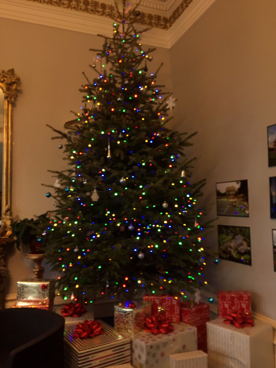 acsrelo's tweet photo. Ready to welcome our guests this morning to our popular Christmas relo event at ACS Hillingdon #acsnetworking #gmnetworkig ##acsschools #christmasreloeventacshillingdon https://t.co/sEoOPTORT6