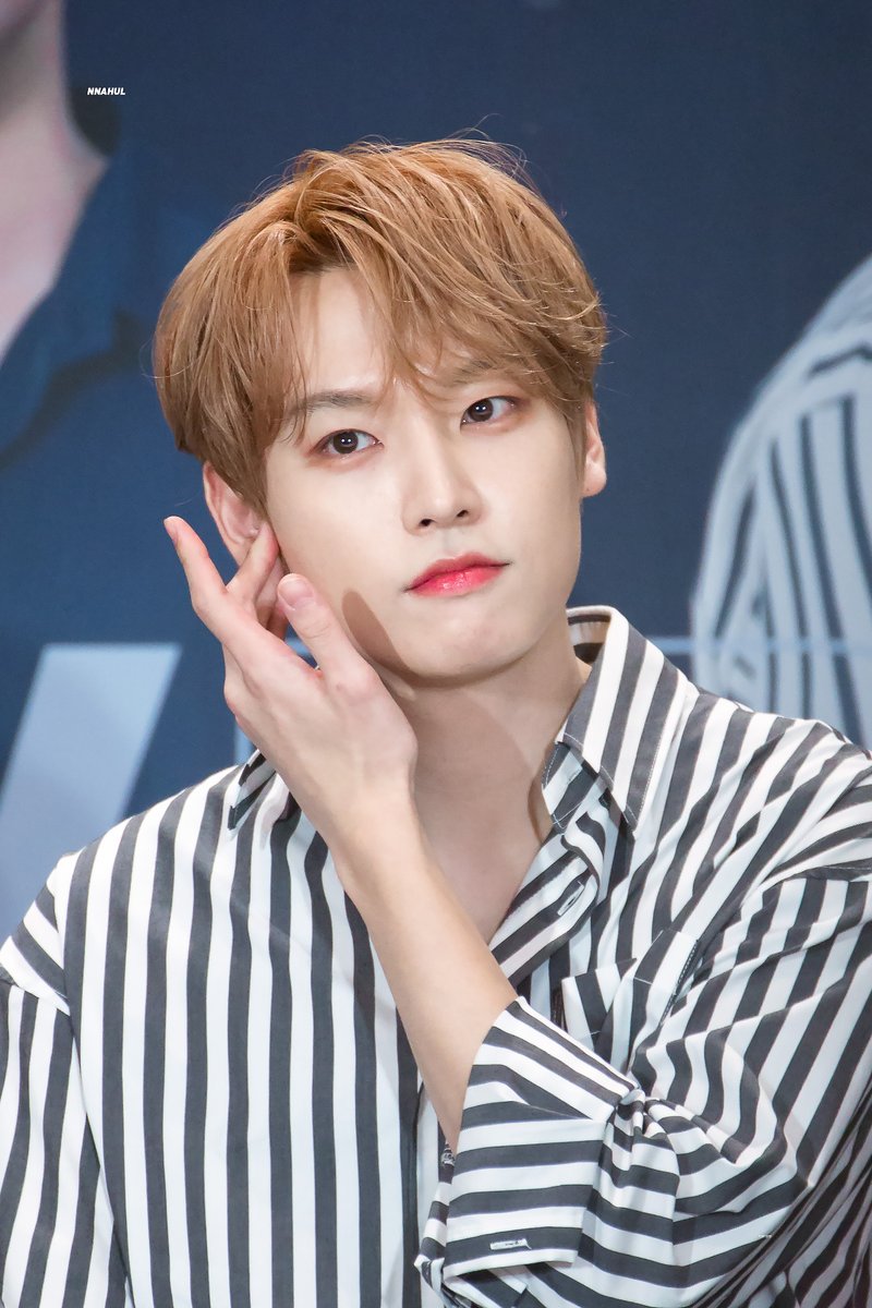 _flowernhi's tweet photo. 191207 - 방콕 Press conference✨

너에게 반했어~💖

#인성 #김인성 #INSEONG 
#SF9 #에스에프나인 @SF9official https://t.co/ESQtfLsSdo