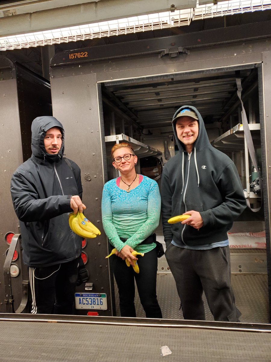 MRackes's tweet photo. We are going Bananas this peak season with only 2 weeks till Christmas!! Cannot believe it's that soon! #Healthandhappiness #preload #outstandingteam @_Jason_McDonald @BrianEdickUPSer @PaulHuyser @Mark_L_Smith @Shellab1Shellie @GPreload https://t.co/4Vx0neoogQ