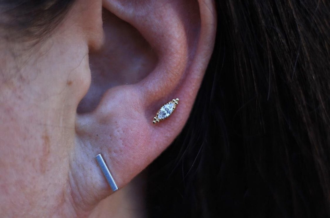 How stunning is this fresh high lobe by Ciaron😍 Featuring a breathtaking 14kt yellow gold and white CZ end from Sacred Symbols jewellery! ❄️✨